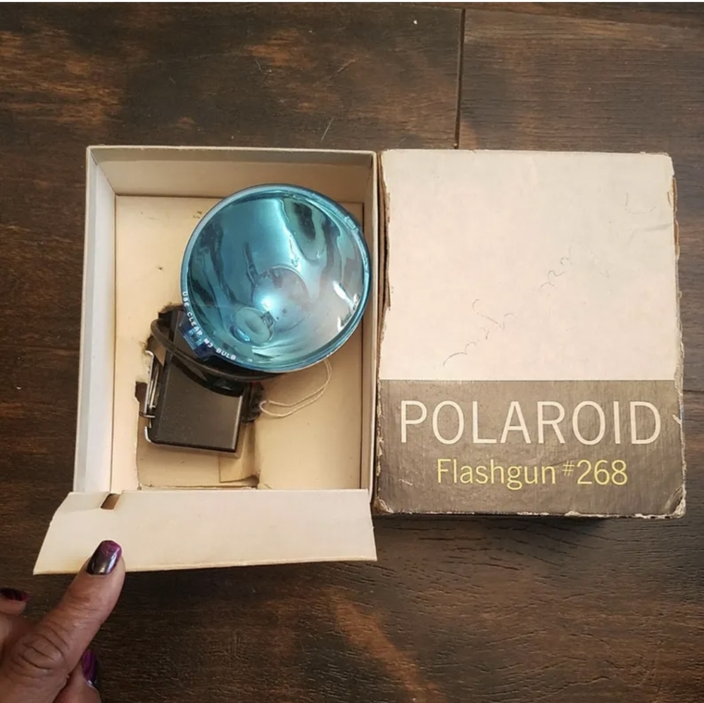 vintage POLAROID FLASHGUN 268 untested vintage camera accessory in original box